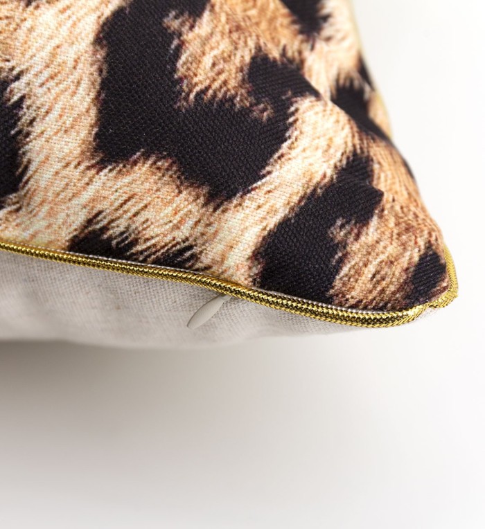 Leopard polyester cushion 45 x 45