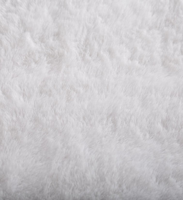 White soft carpet 100 x 150