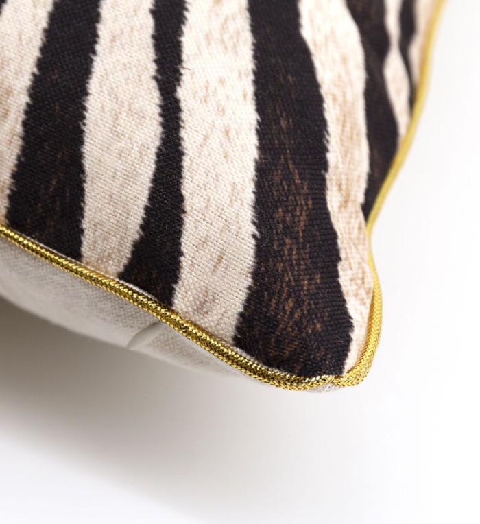 Zebra polyester cushion 45 x 45