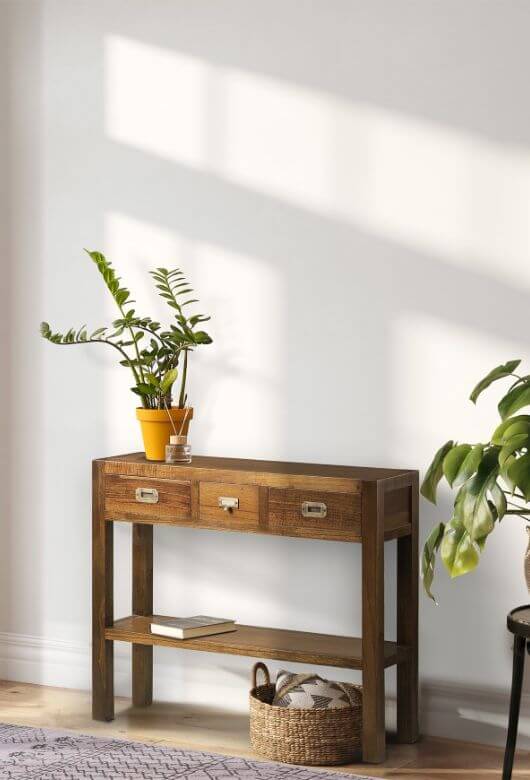 Explora nuestra selección de consolas de entrada de estilo rústico colonial, elaboradas con madera maciza para agregar un toque de elegancia y funcionalidad a la bienvenida de tu hogar.